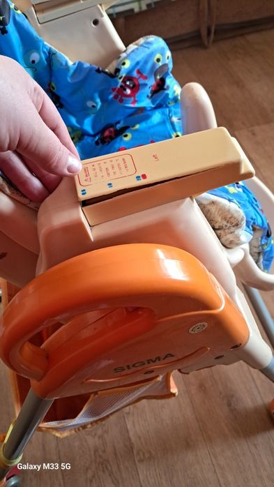 Стільчик для годування