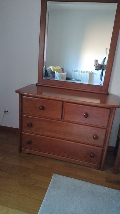 Cómoda com espelho