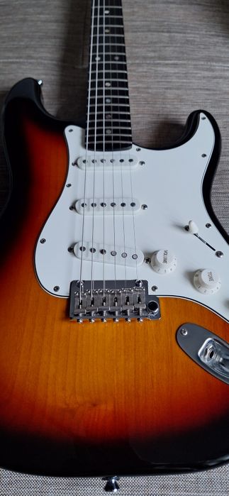Tribute Starlight Deluxe SSS gitara elektryczna