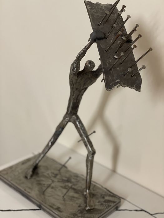 Кована скульптура арт обʼєкт