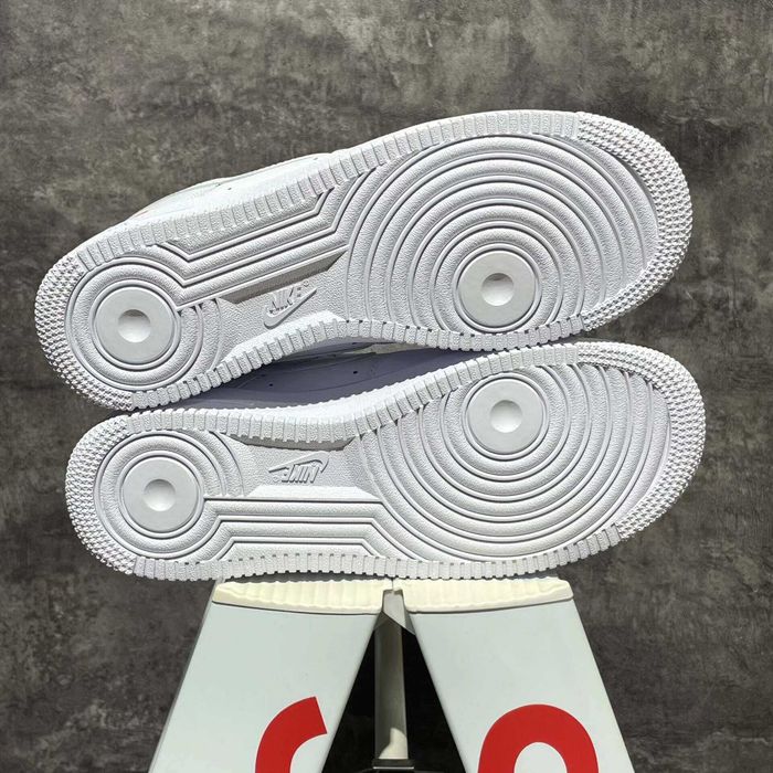 Nike Air Force 1 Low Supreme Biały r.40