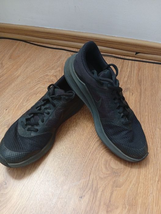 Czarne Nike do biegania