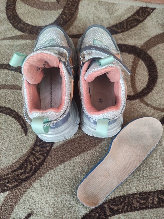Кроссовки для девочки