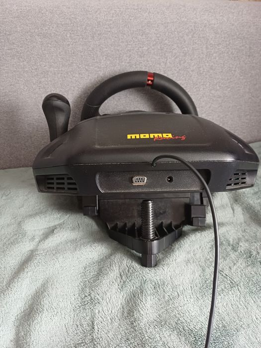 Руль Logitech momo racing