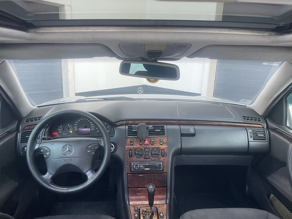 Mercedes-Benz E 220 — fotografia 10