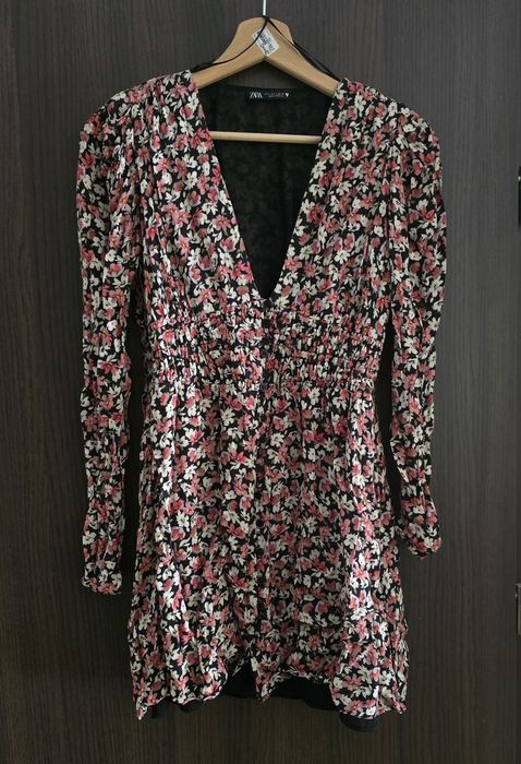 Urocza sukienka Zara