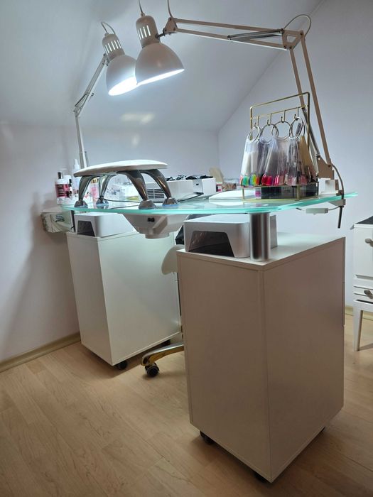 Sprzedam biurko kosmetyczne