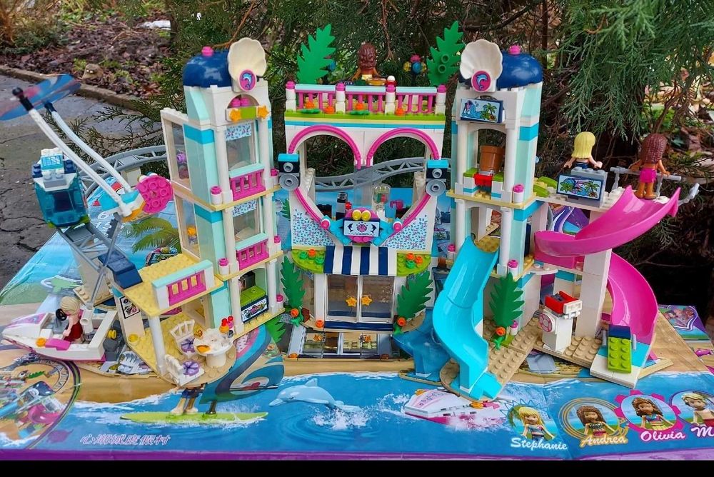 Конструктор для девочек лего friends мега замок курорт хартлейк сити