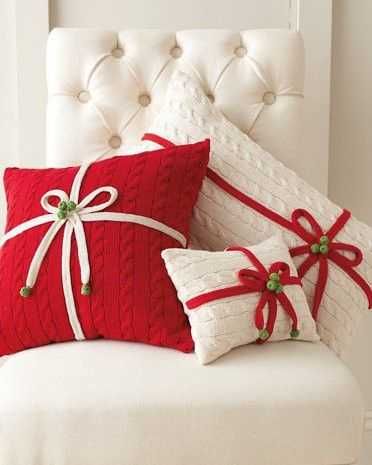 Чохли на диванні подушки.