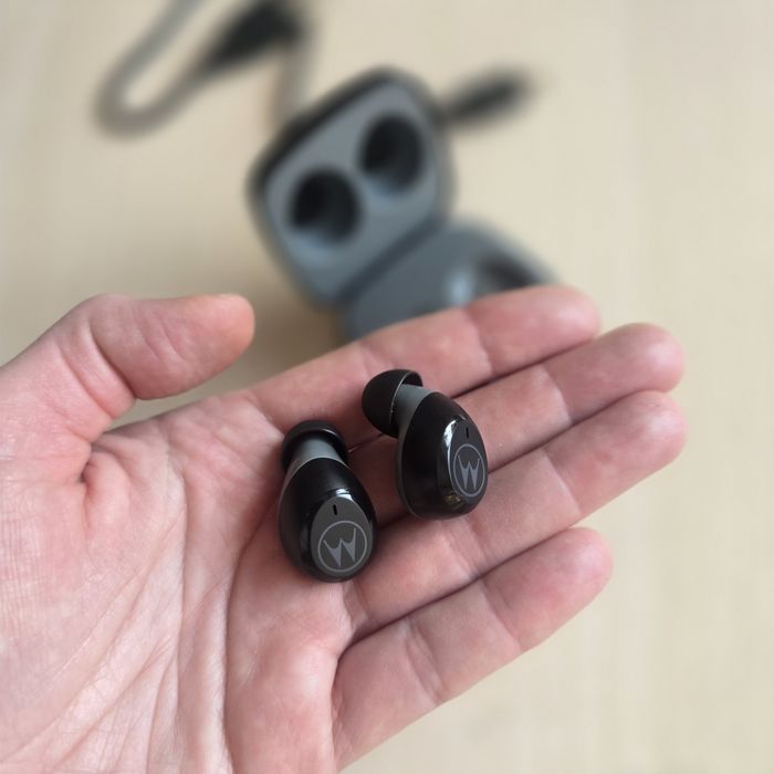 Беспроводные наушники Motorola TWS, оригинал, почти новые
