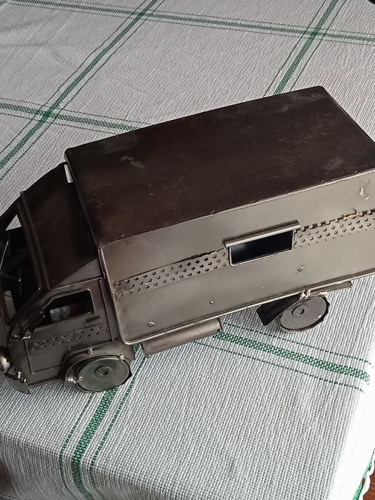 Vendo duas garrafeiras em metal excelente estado