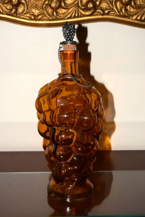 Garrafa decorativa em forma cacho de uvas - década 50