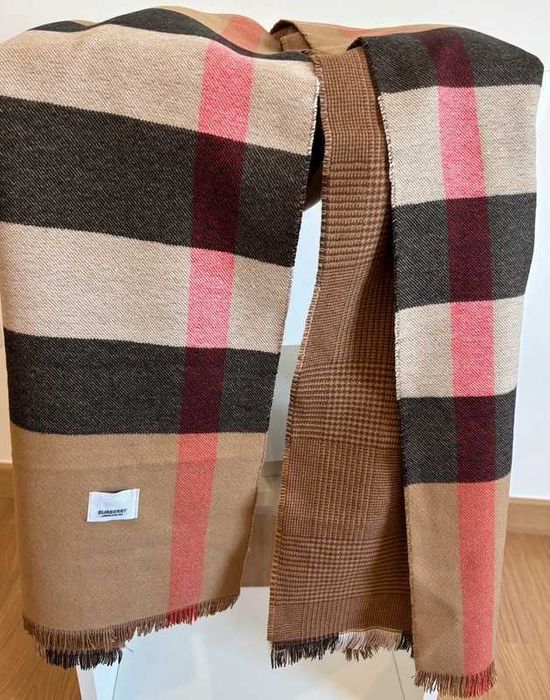 Szalik Burberry – klasyczna krata