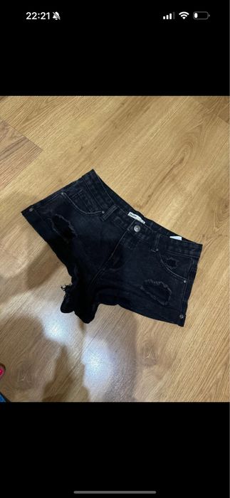 Czarne krotkie spodenki