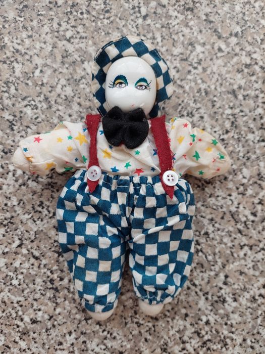 Dolls with porcelain faces and limbs64298958192513122