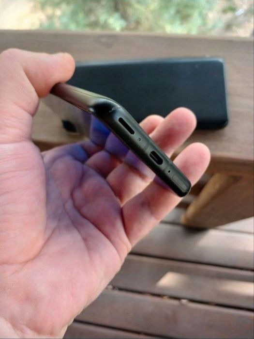 Продам Asus zenfone 8