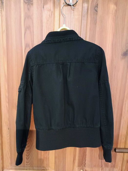 Kurtka wiosenna H&M ok. 128 cm 7 lat czarna dziewczęca wysoki kołnierz