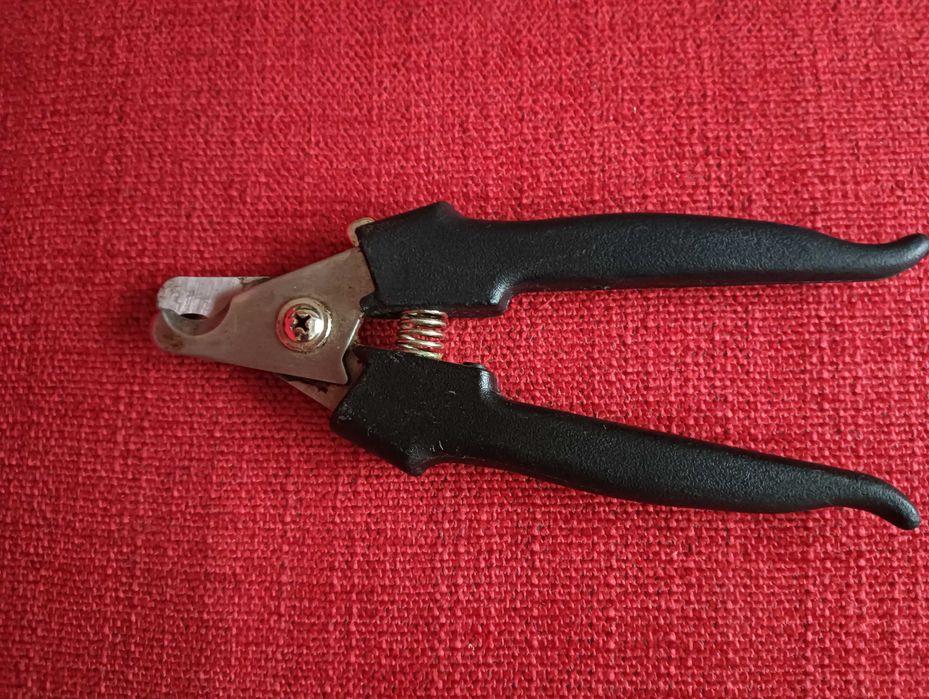 Alicate corta unhas com mola para animais