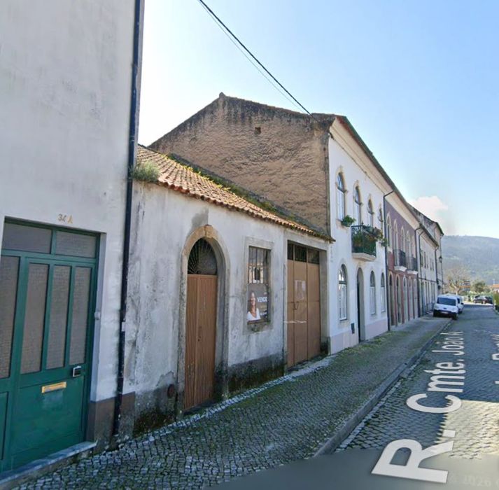 Armazém/Espaço Comercial na Lousã – Frente à Estação (Metro Mondego)