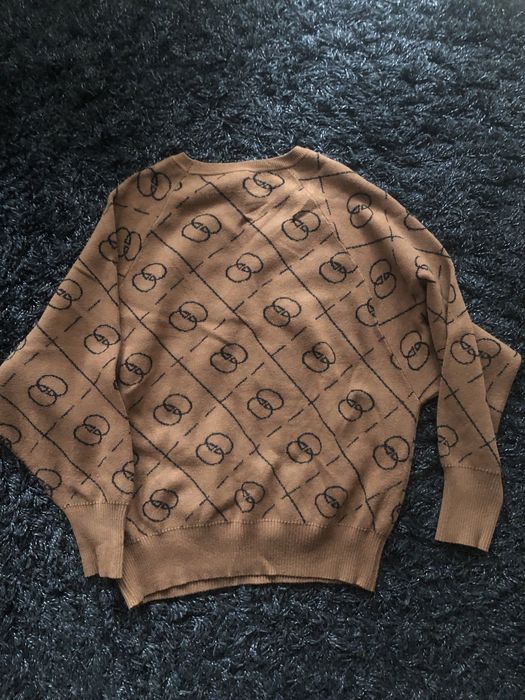 Sweter zdobiony nietoperz