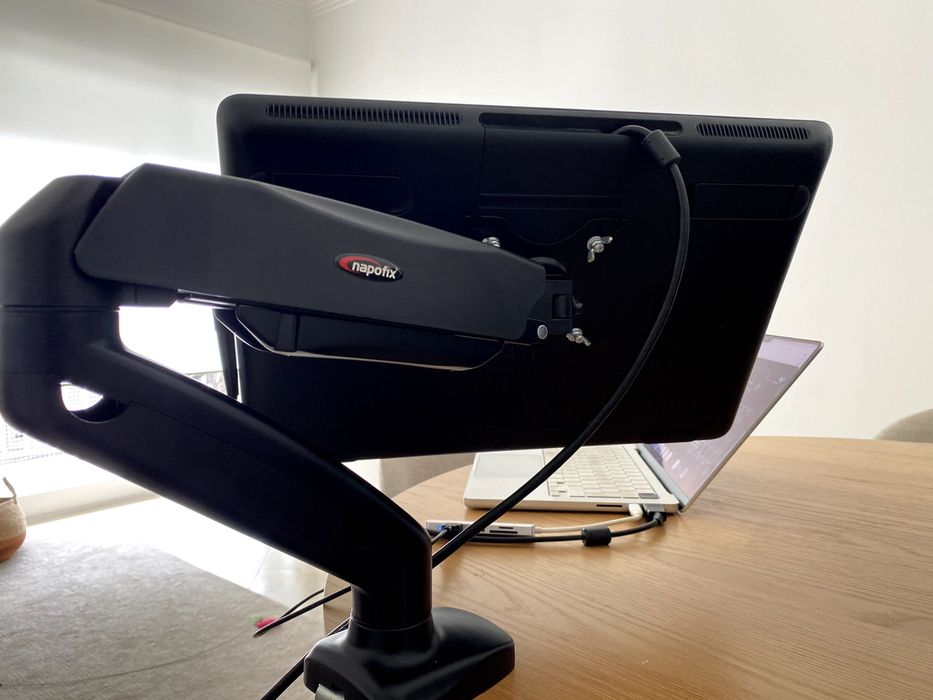 Wacom Cintiq 16 DTK-1660 + Wacom Pro Pen 2 + braço articulado