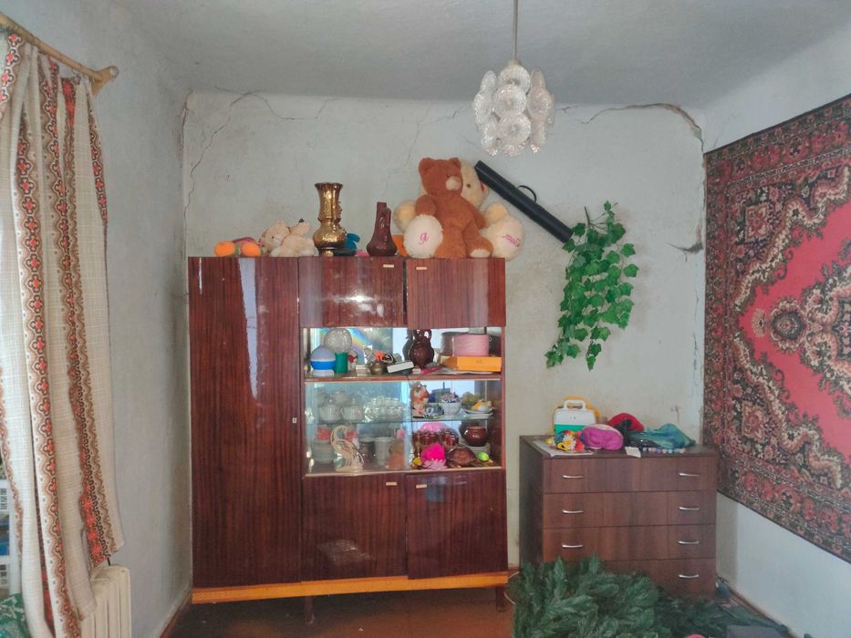 Продам частину будинка в районі зупинки Расвєт