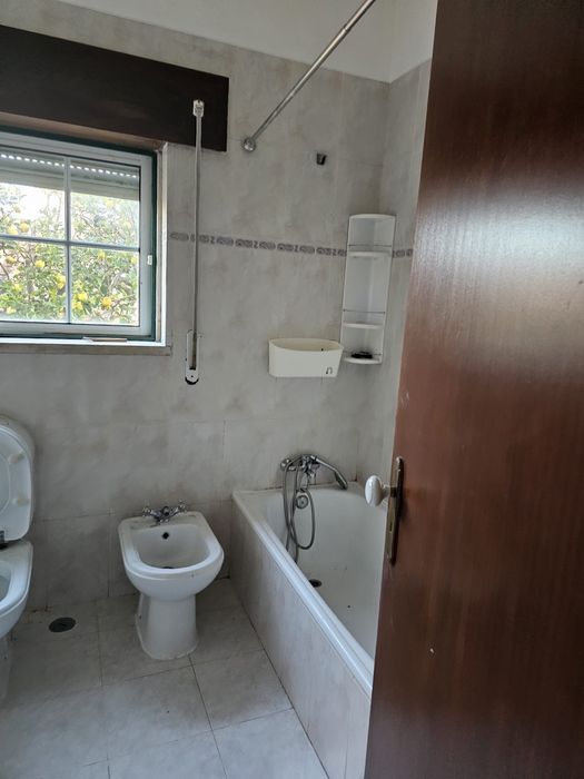 Alugo quartos com sala conzinha, dois banheiro