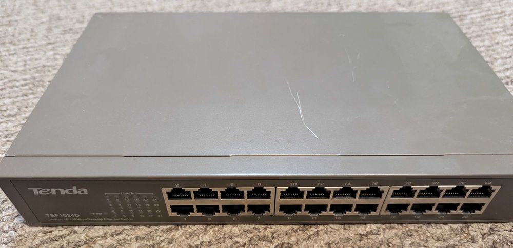 Tenda TEF1024D 24-Port 10/100 Switch (Комутатор)