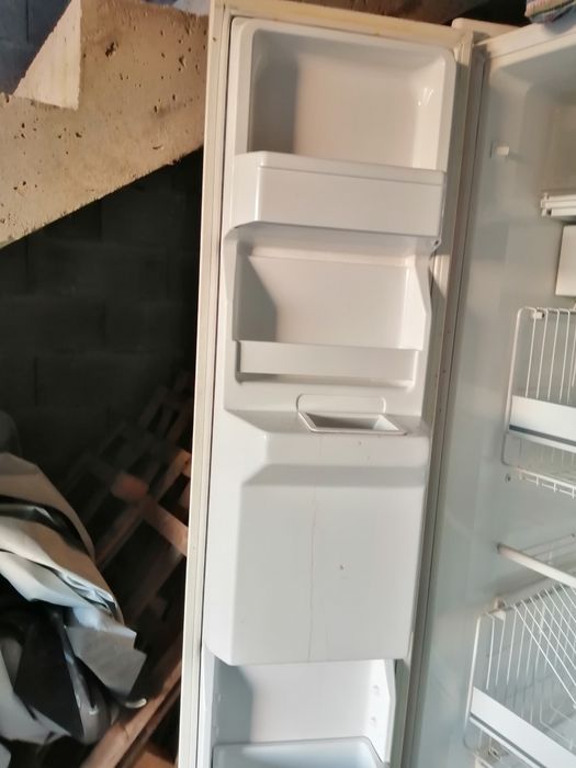 Frigorífico /congelador tipo americano como novo por dentro