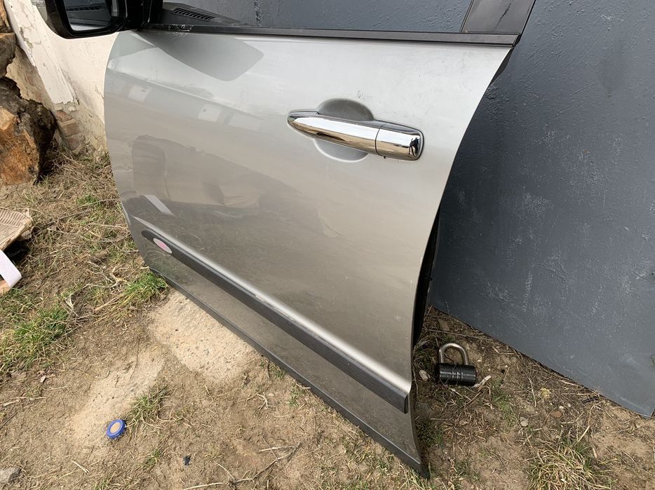 Дверь передняя левая дверка субару трибека Subaru Tribeca серебро