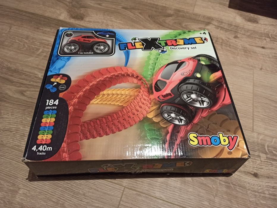 Tor samochodowy Flextreme Smoby wraz z zestawem super pętli