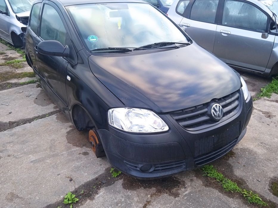 VW Fox L041 części blacharskie silnik skrzynia