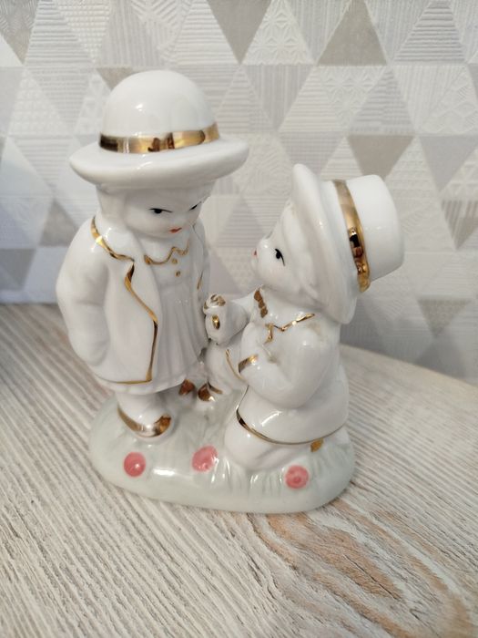 Статуетка з фарфору Поцілунок