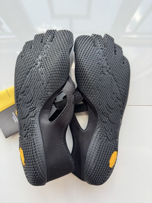 Босоніжки Vibram Fivefingers 38 нові без коробки