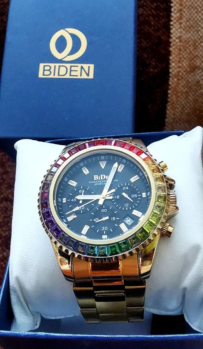 Meski klasyczny złoty zegarek. Fajny prezent.