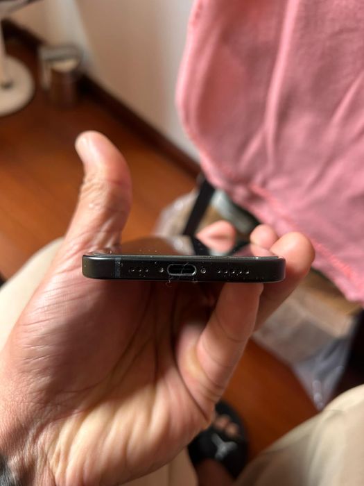 Iphone 15 128 aparelho muito novo ainda na garantia ate mes 8/8/2026