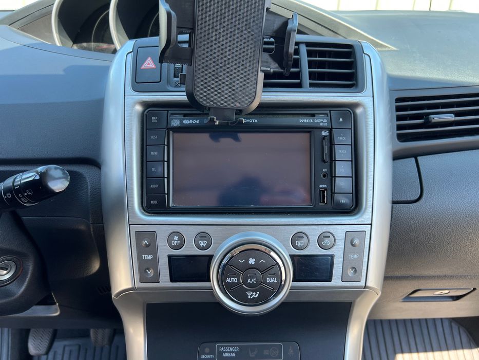 Продаж Toyota Verso 2011