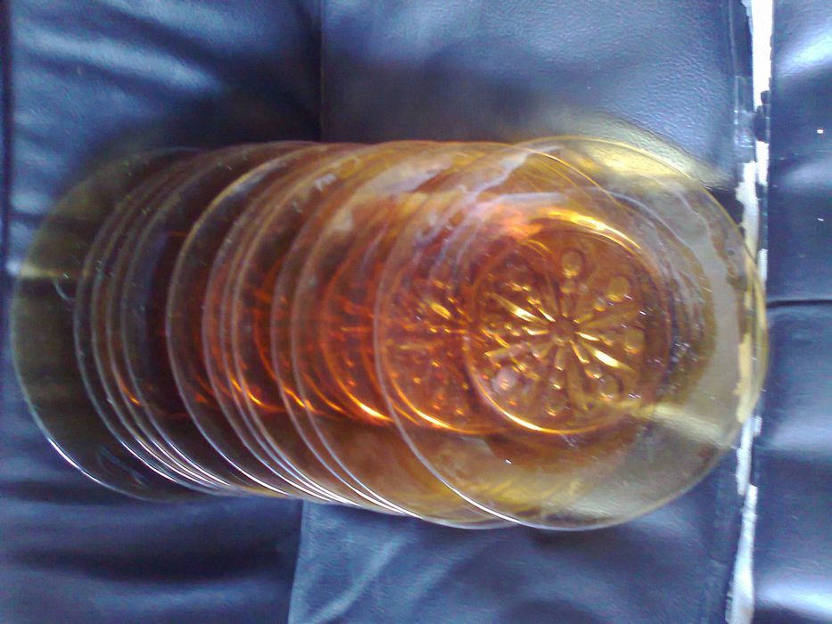 pratos de vidro antigos