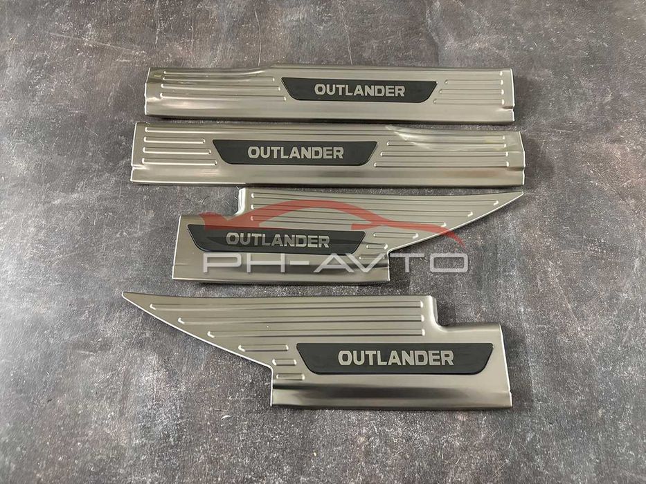 Mitsubishi Outlander 2022+ Накладки на пороги внутрішні на пластик