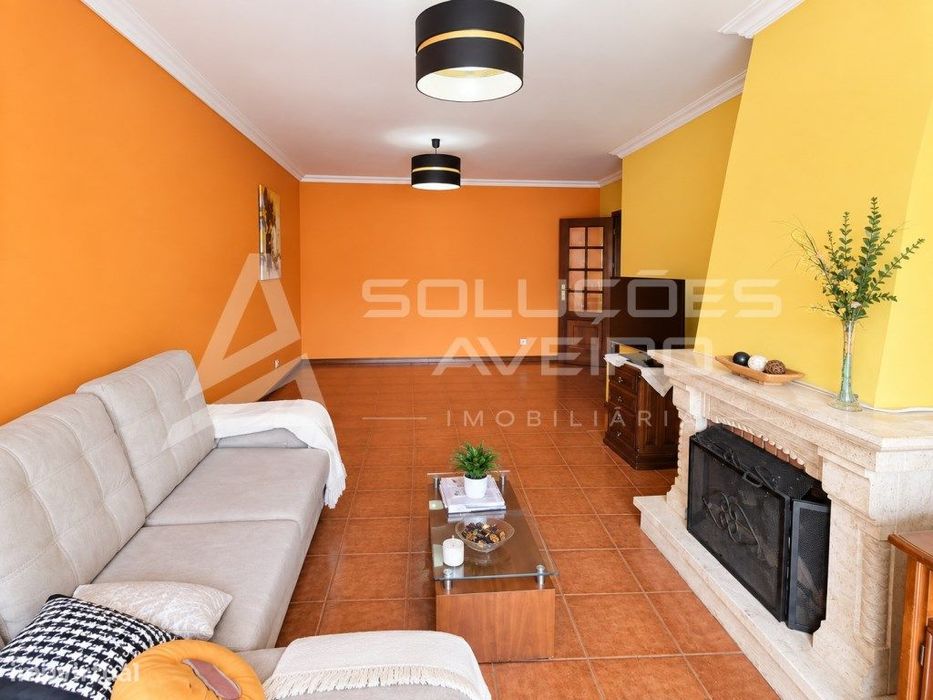 Apartamento T2 No Centro De Águeda | Garagem E Elevador