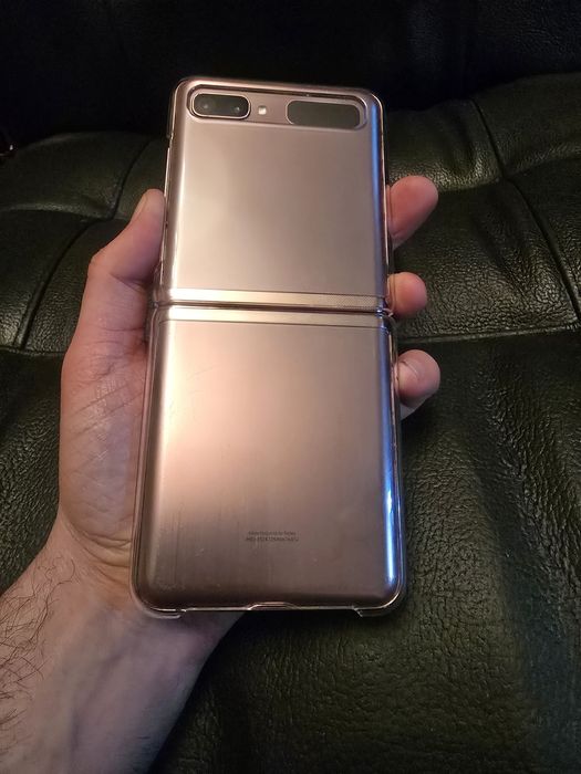 Samsung Z Flip телефон, розкладушка