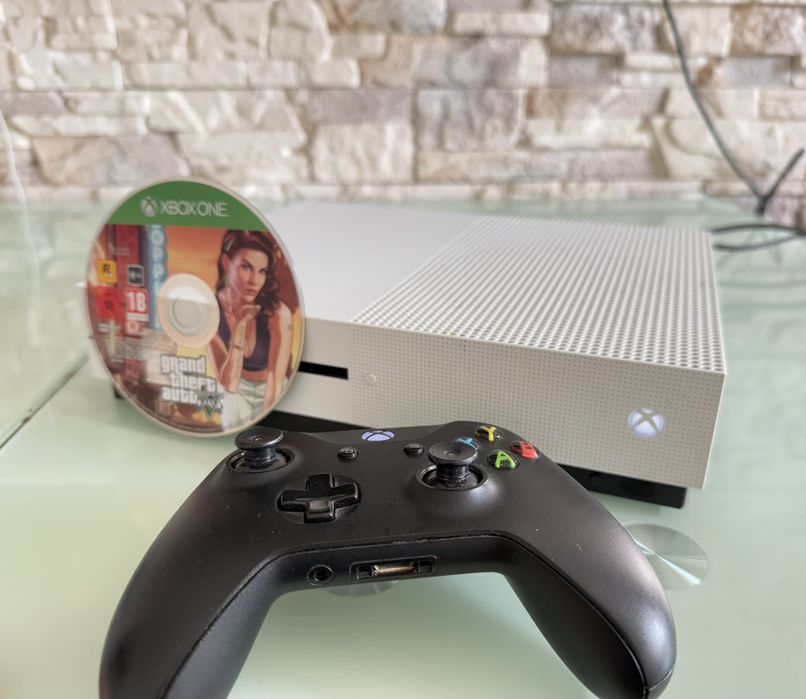 Xbox one S 1 TB.