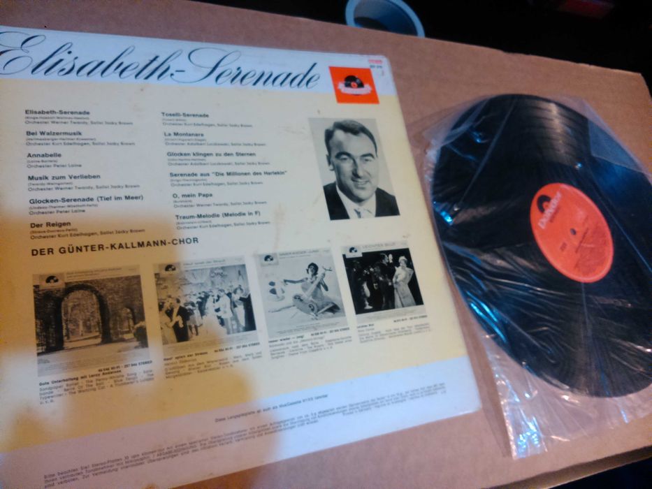 2 discos em Vinil LP, " SURPRISE PARTIE DE TOUJOURS nº 2 " e "ELIZABETH SERANADE " muito antigos em bom estado.