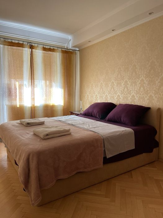 Посуточно.2х комнатная возле Гулливера бульвар Леси Украинки 9