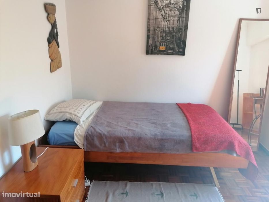 Quarto - localizado em Benfica Lisbon
