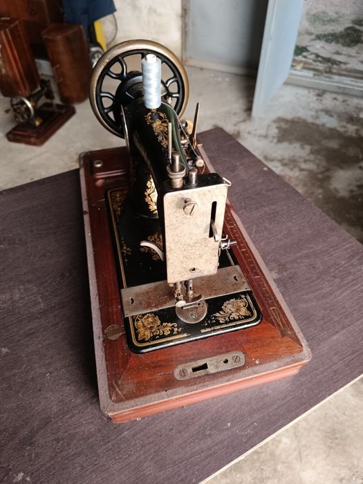 Máquina de Costura PFAFF antiga/ relíquia/ museu