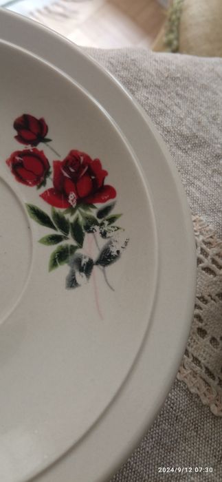 Zestaw z porcelitu, dwie filiżanki i sześć spodeczków