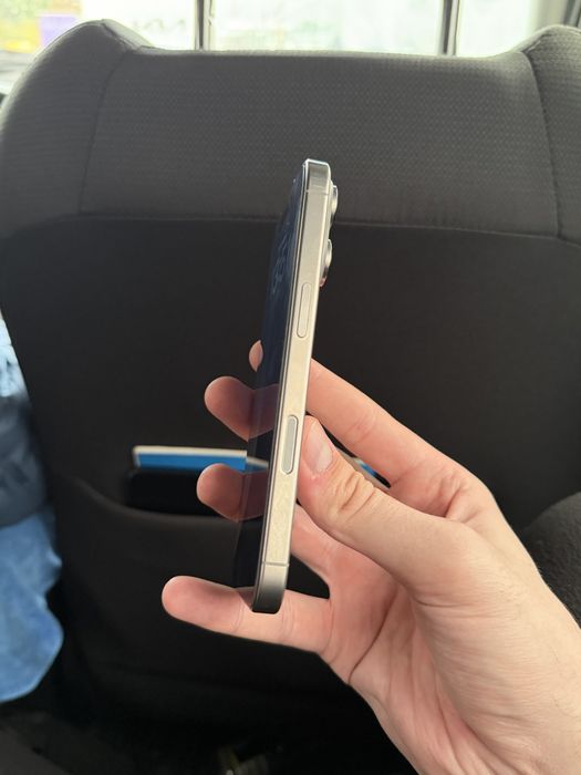Продам Iphone 16 PRO
