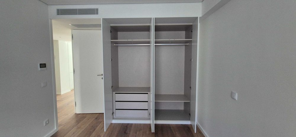 Quarto para estudantes/mestrados na Rua de Camões, junto Metro da Trindade