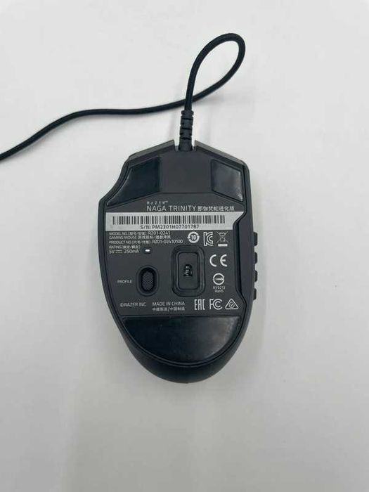 Mysz Razer Naga Trinity – panel boczny numeryczny